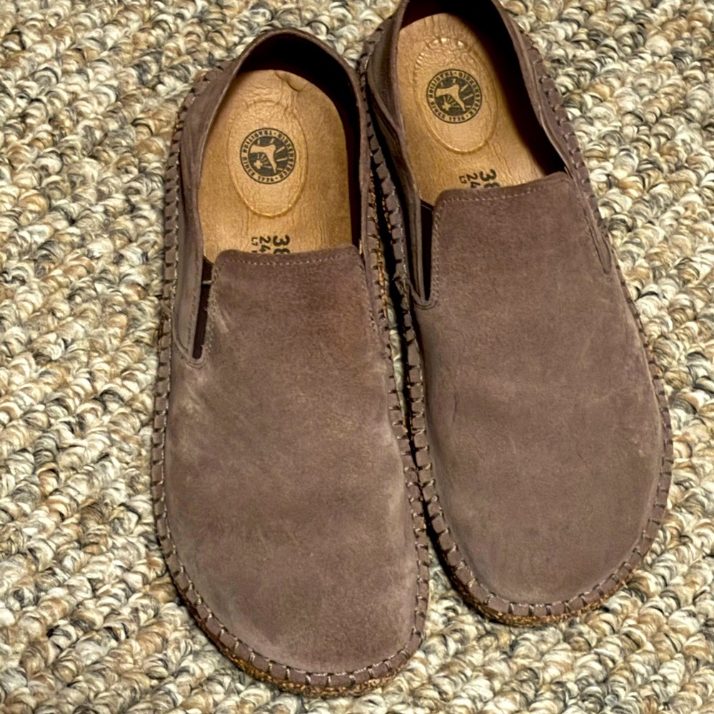 Birkenstock slip on, barely worn